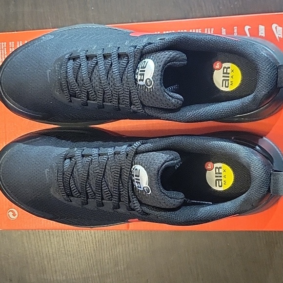 Nike Air Max Nuaxis in the "Black University Red" Mens 10 Womens 11.5 NWT & BOX - Picture 6 of 11